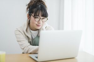 眼鏡女子